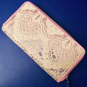 💕NWOT Zippered Wallet